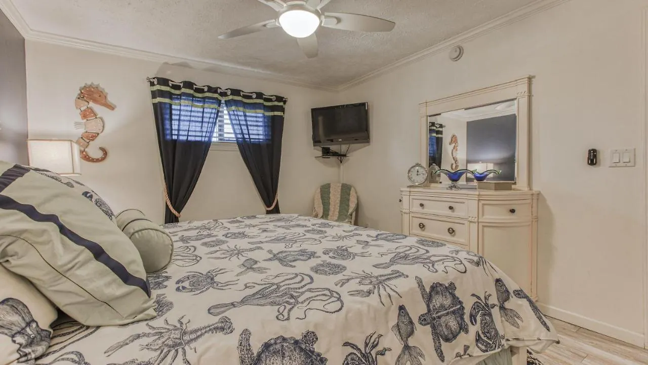 Crystal Villas 6A - Just A Few Steps And Your Toes Will Be In The Sand With Beach Service Included Destin