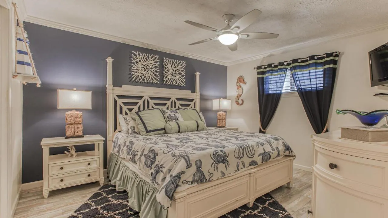 Holiday home Crystal Villas 6A - Just A Few Steps And Your Toes Will Be In The Sand With Beach Service Included Destin
