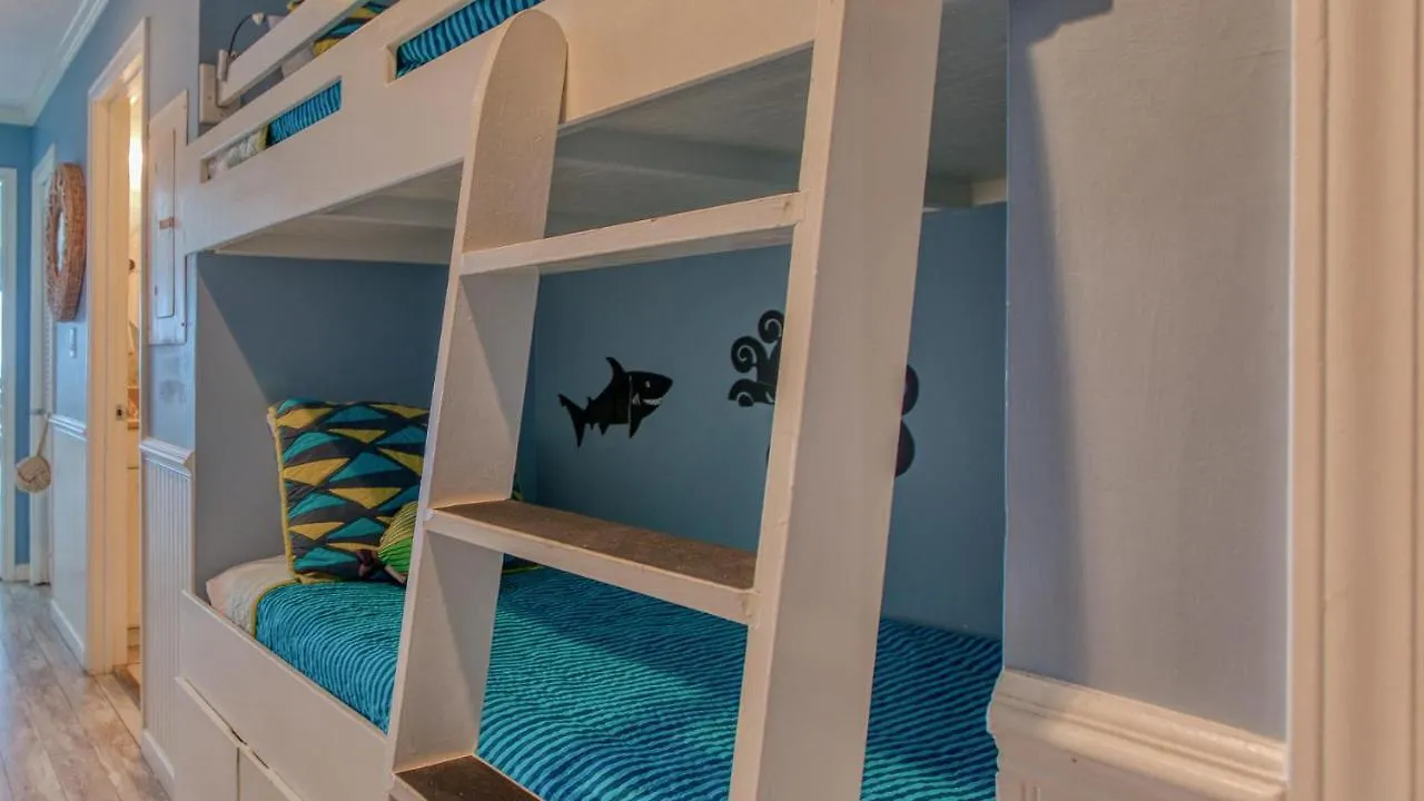 Crystal Villas 6A - Just A Few Steps And Your Toes Will Be In The Sand With Beach Service Included Destin Holiday home